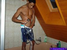 Alejandro, 21 > NewOneNewlyShowered