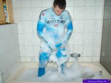 Christian, 26 > AllDay-TakeAnEarlyBath