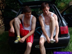 Ibo, 24 & Niels, 23 > Vineyards-ChangingAtCar