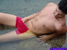 Leon, 24 > LeisureTime-PissInBathPants
