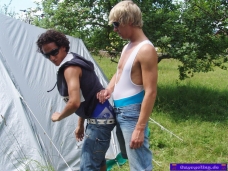 Silvan, 24 & Tamilo, 21 > CampingVacation-PitchTheTent