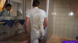 Toby, 26 > HaveFunOnARainyDay-HotShower