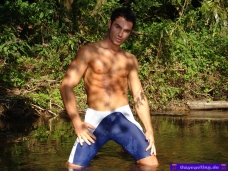 Ricardo, 23 > BlueBerry-InARivulet